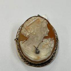 14KYG Vintage Cameo Brooch 