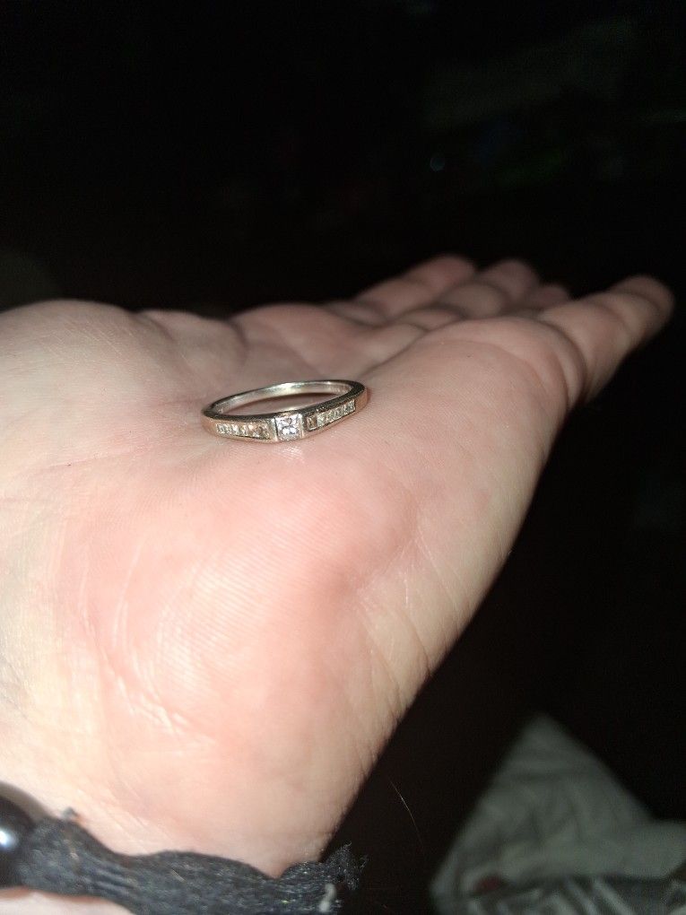 12 Kt 14 Kt White Gold Size 7 Ring