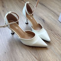 NEW White Pointed-Toe Ankle Strap Heels, Sz 37 (US 6.5/7)