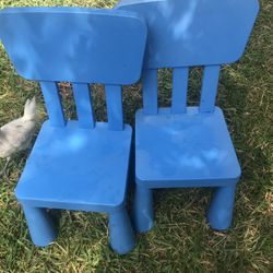 Dos Sillas Plasticas Para Niños 