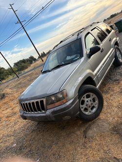 Jeep Grand Cherokee Laredo (2000 model)