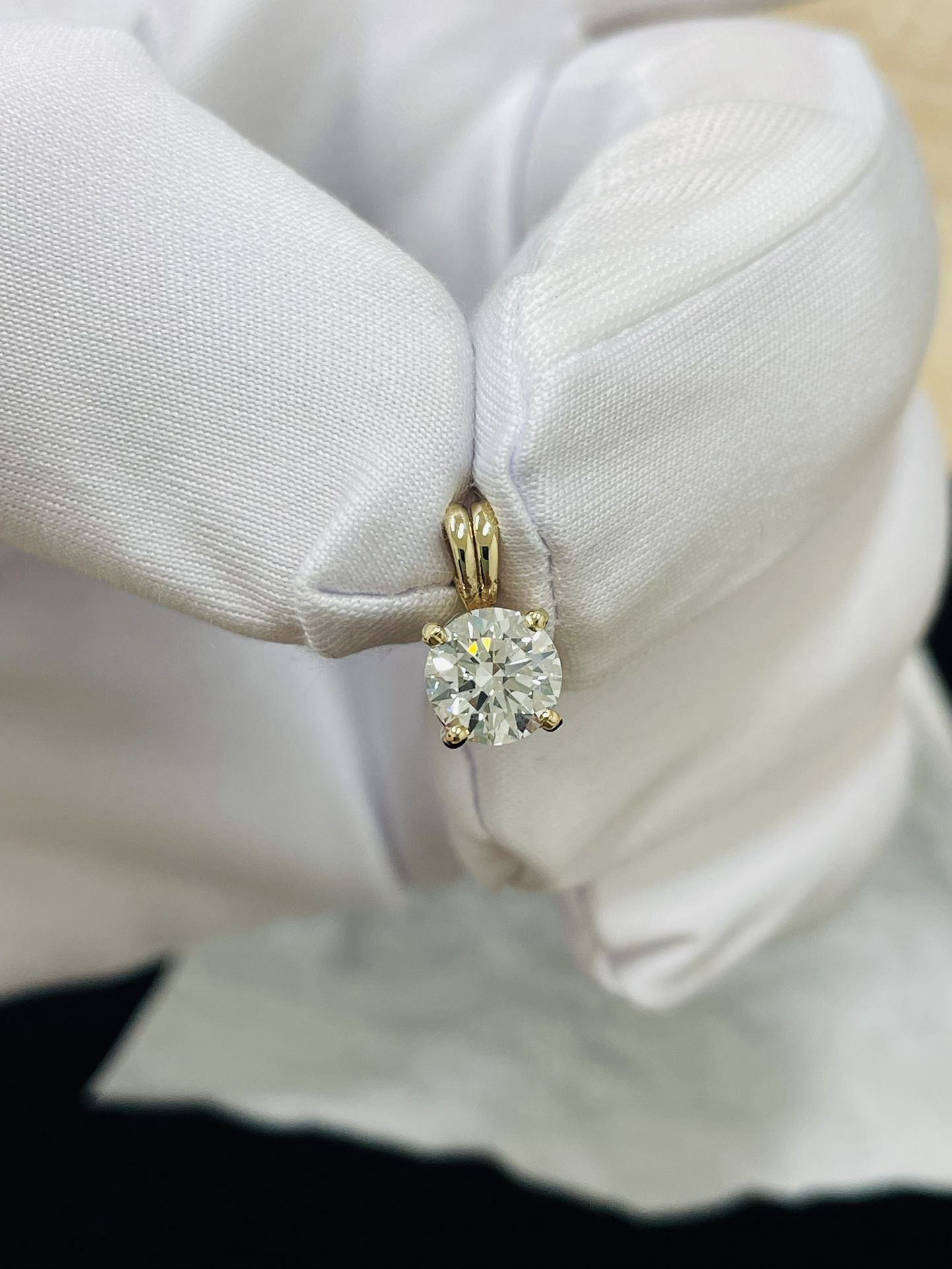 14K VVS2 D Color Ideal Cut Round Brilliant Diamond Pendant