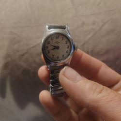 VINTAGE WOMEN'S SILVER TONE TIMEX BRAND SHOCK RESISTANT WATCH