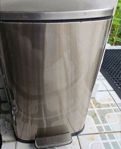 Set 3 Trash Can Different Size and Model.