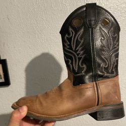 Boots size 3 y in boys