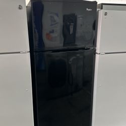 28” Black Top Freezer Refrigerator 