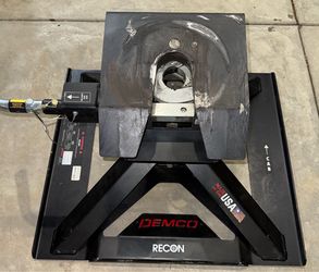 Demco Recon Fifth Wheel Hitch