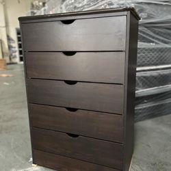 Dresser No Knobs 
