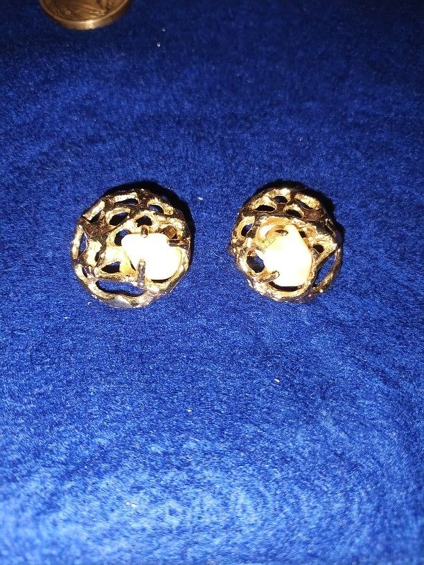 Vintage Faux Pearl Clip On Earrings Signed By Trifari