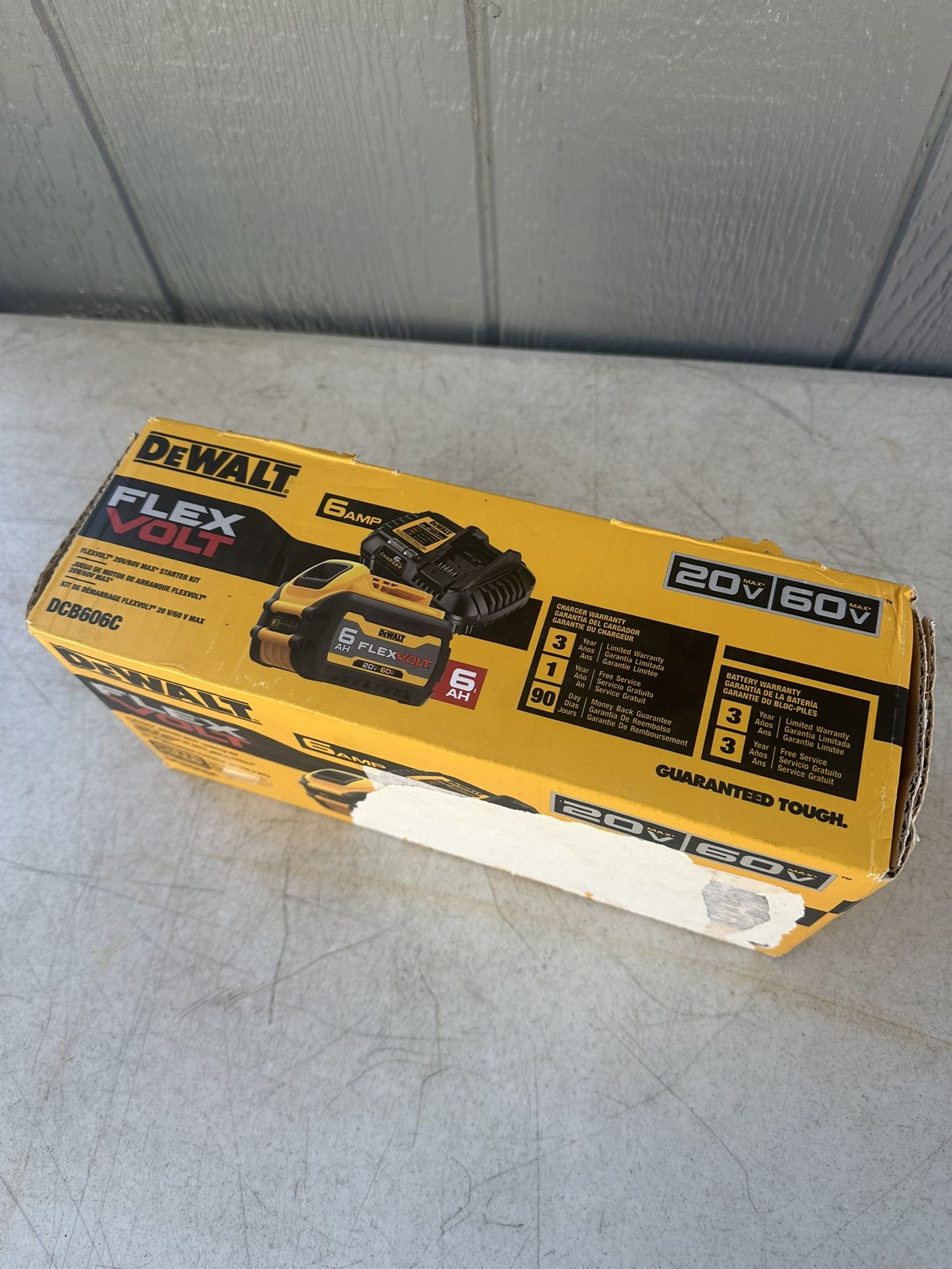 FLEXVOLT 20V/60V MAX Lithium-Ion 6.0Ah Battery Pack with 6 Amp Output Charger