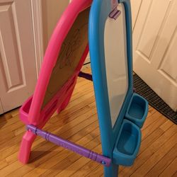 Crayola Art Easel 