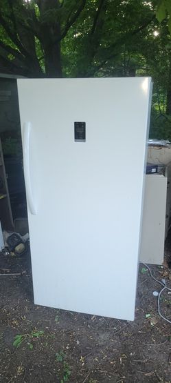 Insignia refrigerator/freezer 