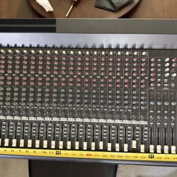 Mackie SR24•4 VLZ Pro 24-Channel Analog Mixer Console
