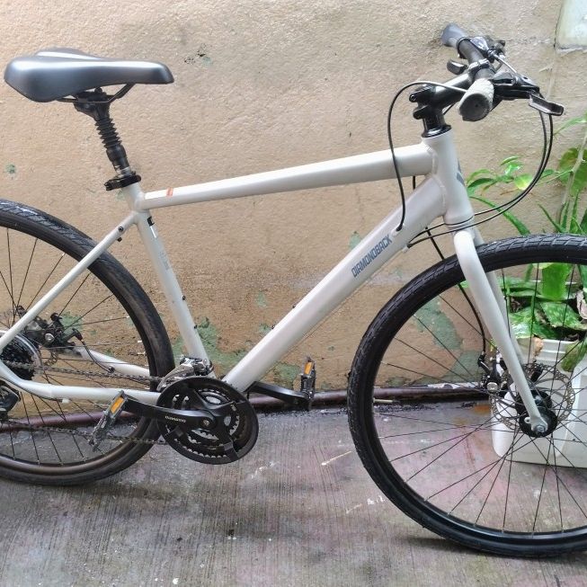 2022 Diamondback Metric 2 Bicycle Blue Book Value is 525 for