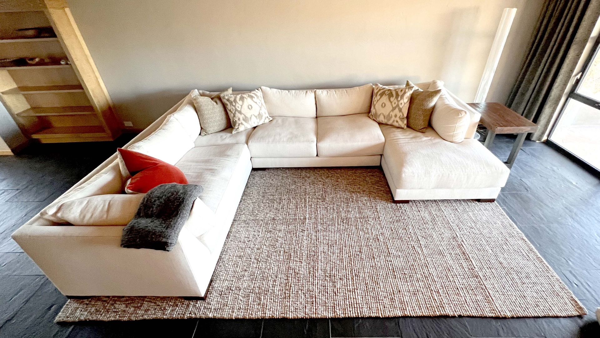 Contemporary Sectional Sofa With Knitted Wool Rug