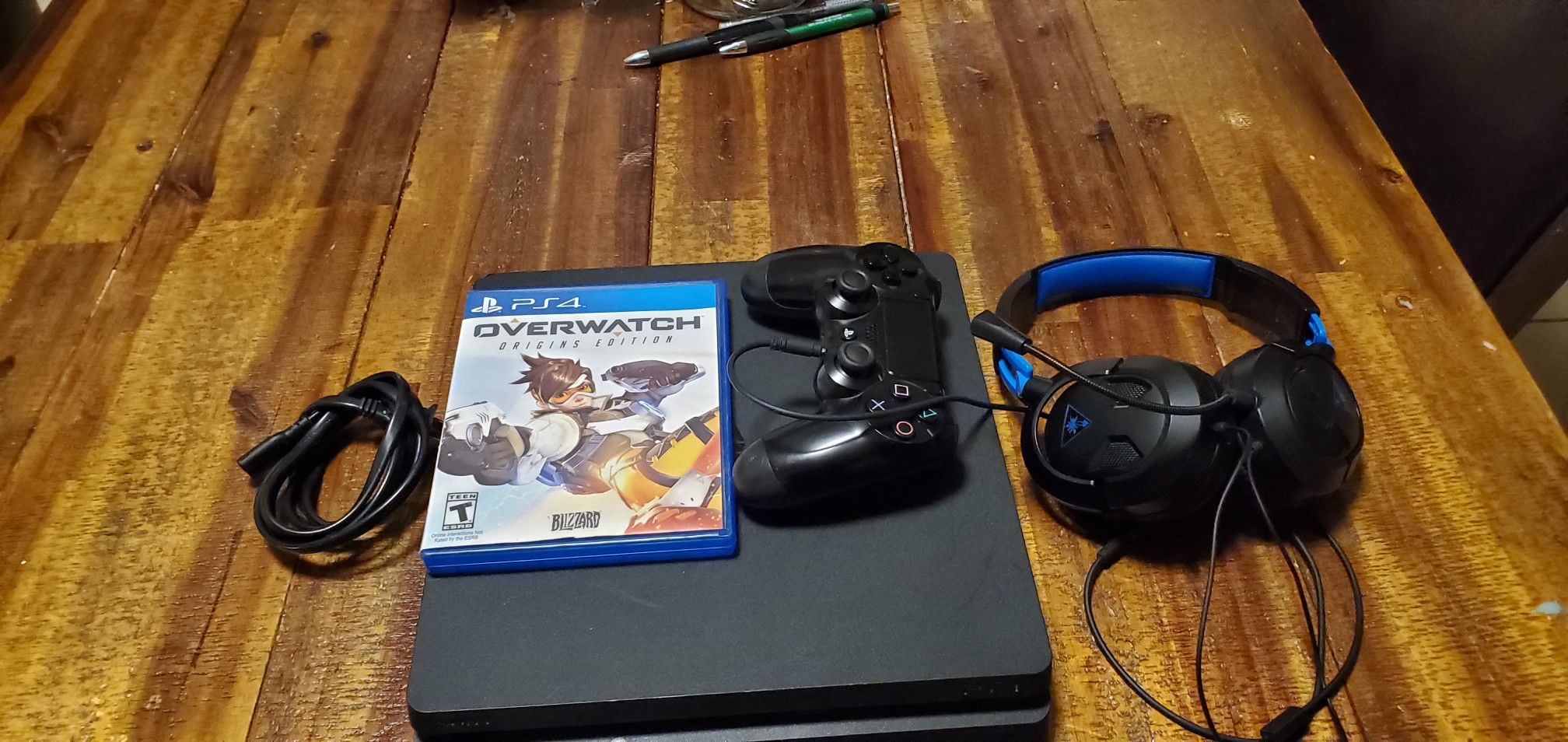 Ps4 slim with headphones and game
