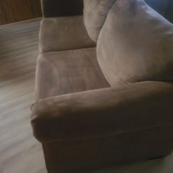 Good Pre-owned Sofa Set For Sale.....
