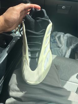 Yeezy Sz 11