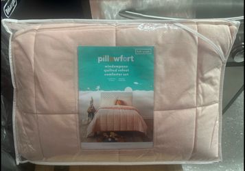 Comforter ( Full - Queen ) New condition