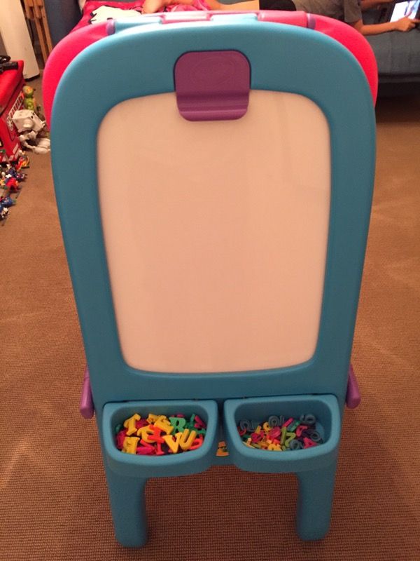 Crayola Magnetic Double-Sided Easel - Pink and Blue