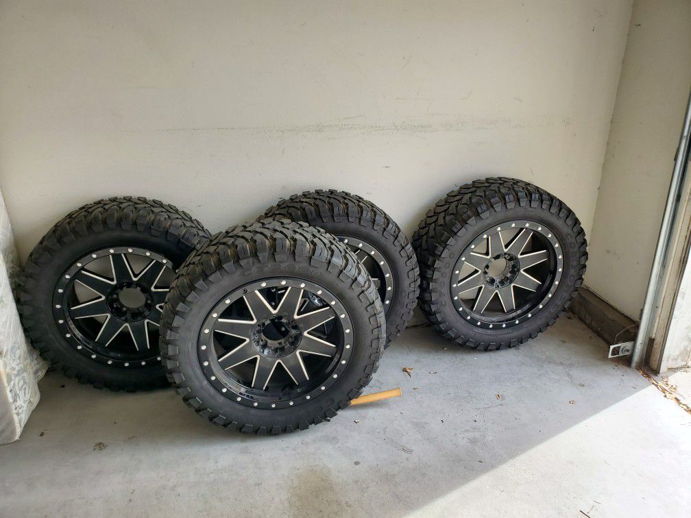 33" OFF ROAD TIRES AND WHEELS! Set of 4