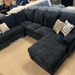 Stunning Reversible Chaise Sectional!