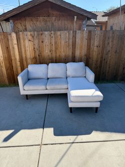 Free Delivery! Cream Sectional Couch