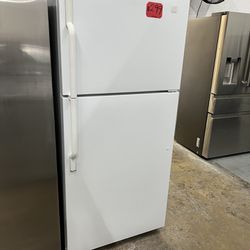 Maytag 30” Wide Top And Bottom Refrigerator In Excellent Condition 