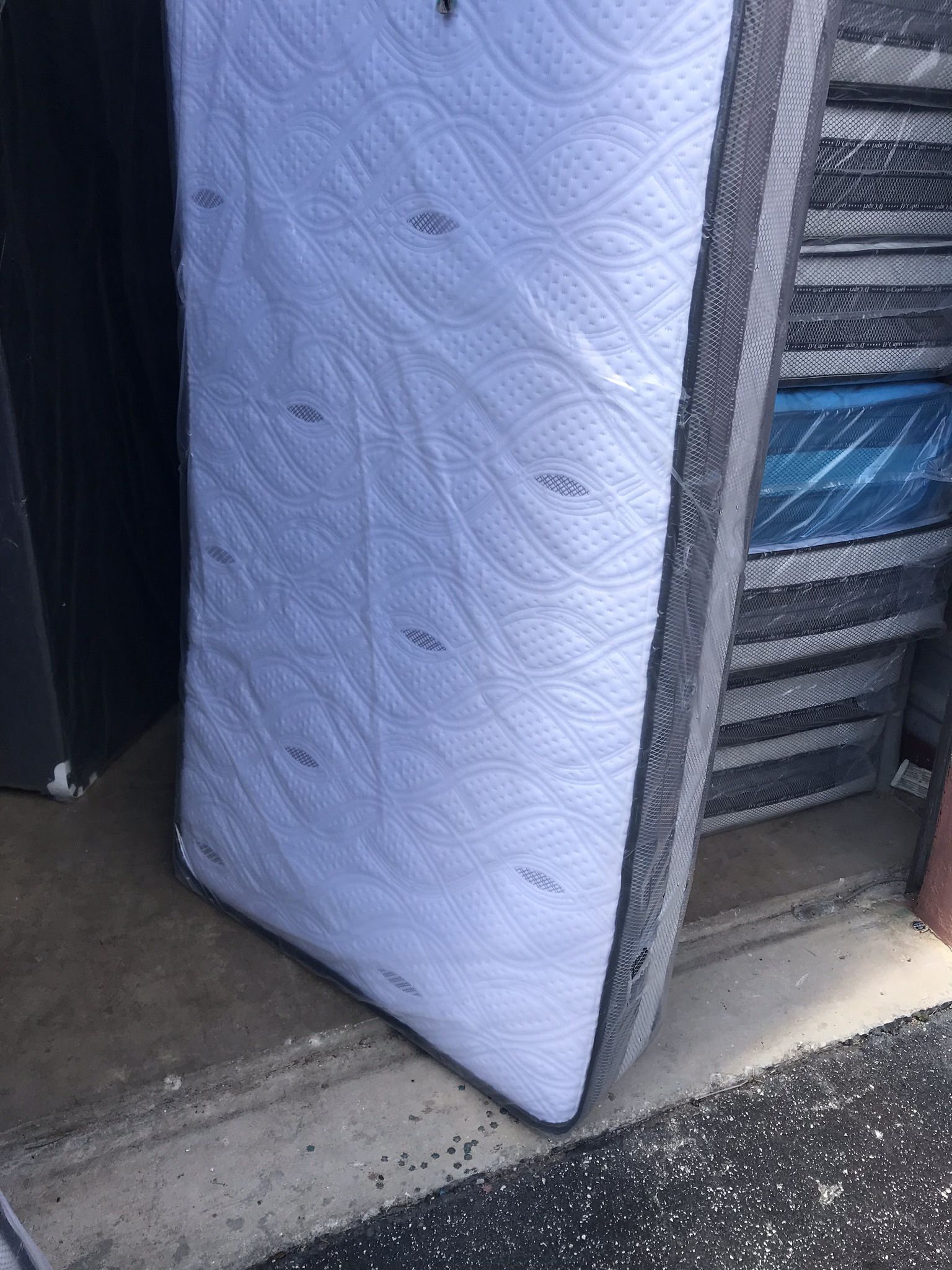 Mattresses: twin full  queen regular  Colchon Nuevo Colchones plush or pillow top available cama bed mattress