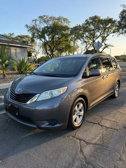 2014 Toyota Sienna LE
