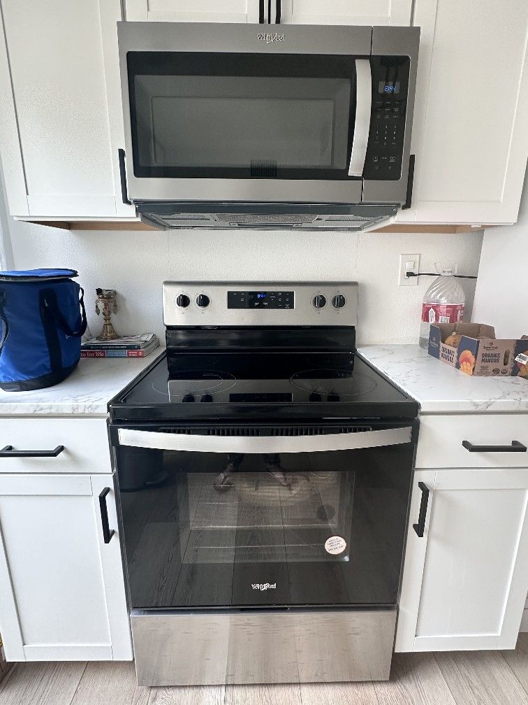 Whirlpool Range And Microwave Combo (Electric)