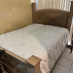 Gratis Free Queen Bed Mattress Frame in South Gate
