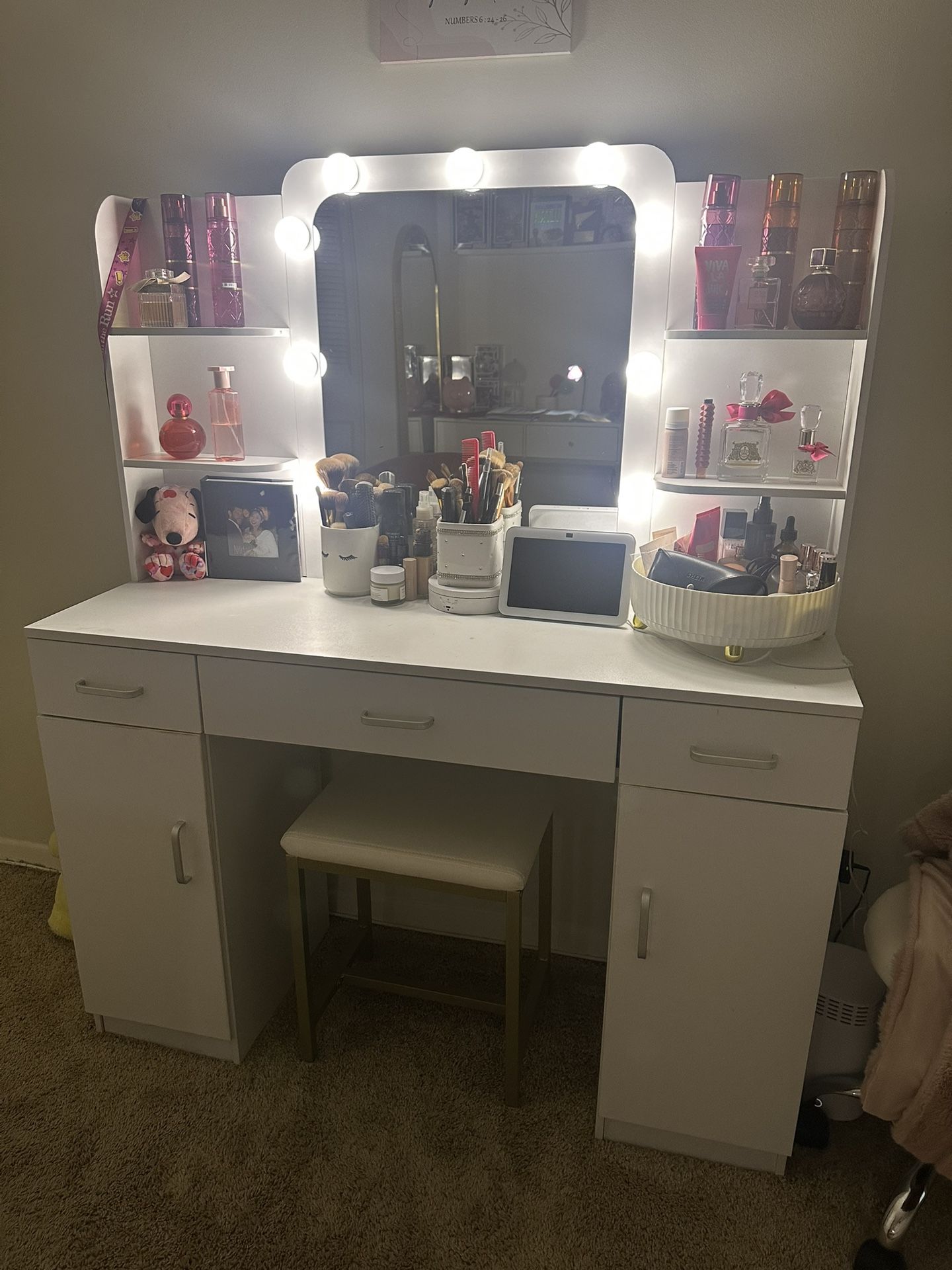 Vanity Barely Used!