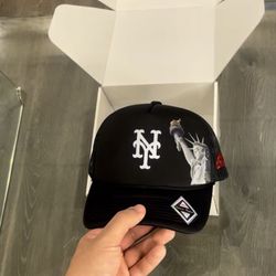 Mets Statue Of Liberty Trucker Hat