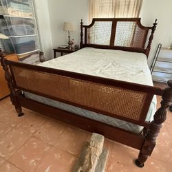  Vintage Solid Wood Bedroom Set – Bed Frame, Dresser & Nightstand – Classic Cane Headboard