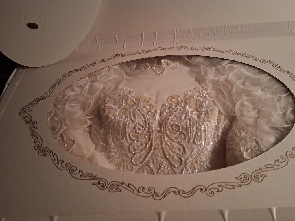 Vintage wedding dress. New.