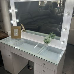 Same Day Delivery Service 🚚 Glamorous Hollywood Vanities In Stock!!!