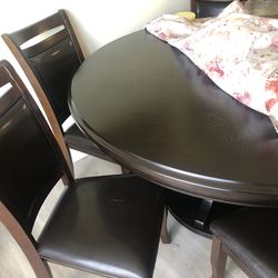 Dining Round Table 60” With 8 Chairs