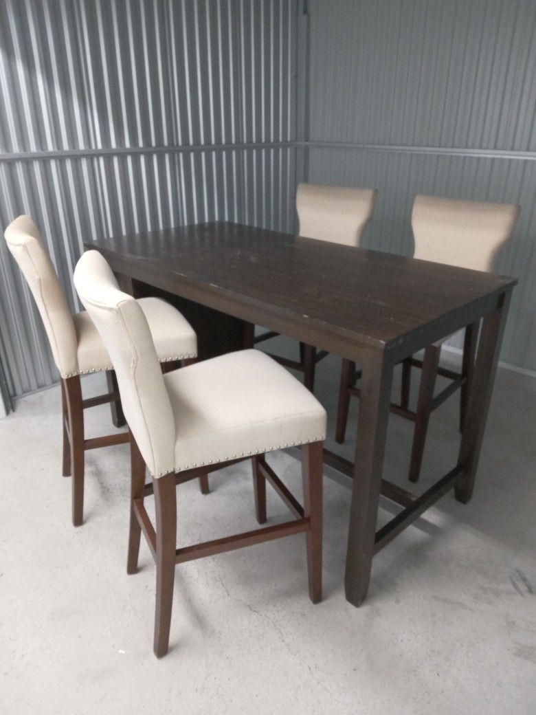 Dinning Table With Chairs