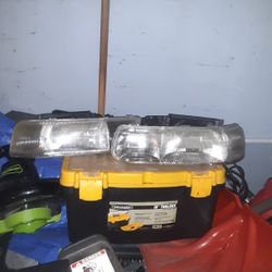 Chevy Tahoe headlights 00-06