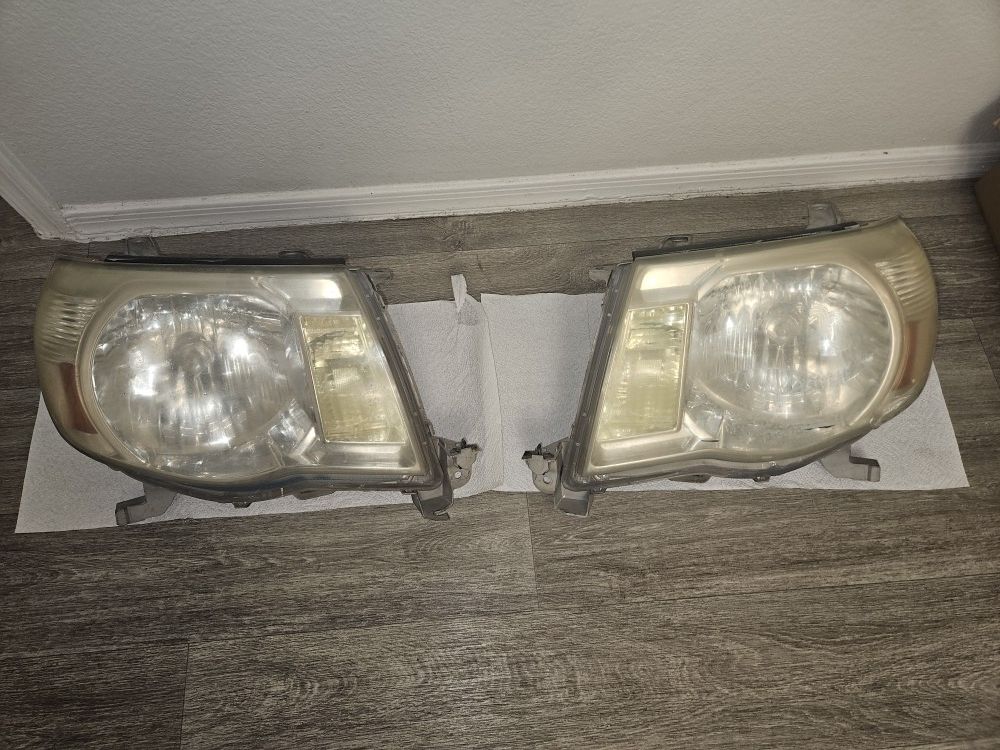 Orginal Toyota Tacoma Headlights 2005-2011