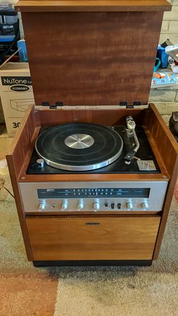 Pioneer S-4600 council record player with should state amplifier.