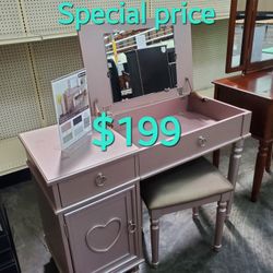 New Assembled Pink Vanity Desk With Mirror & Stool Set Special Come Visit Our Store In Paramount 