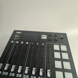 Roadcaster Pro Mixer