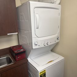 GE - 3.8 Cu Ft top load washer and 5.9 Cu Ft Electric Dryer Laundry Center - White