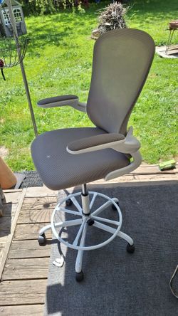 WHITE / GRAY COMPUTER STOOL / CHAIR ERGONOMIC