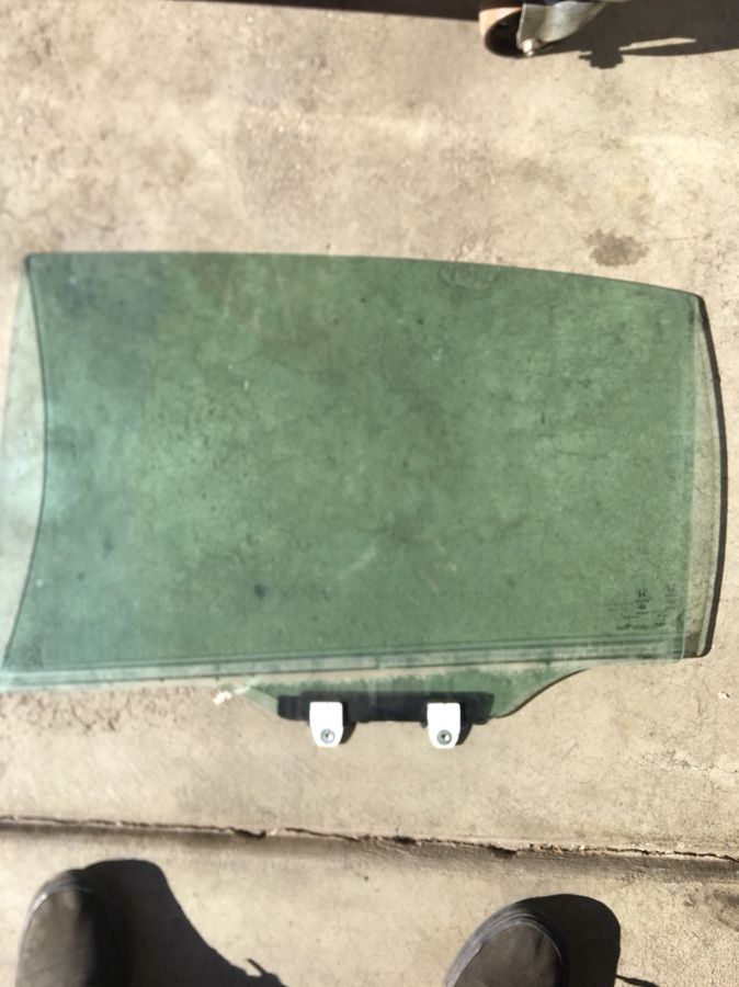 2009 Honda Accord rear driver side windshield