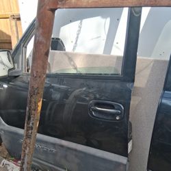 4 2005 Truck Doors And Side Pannels For AVALANCHE 