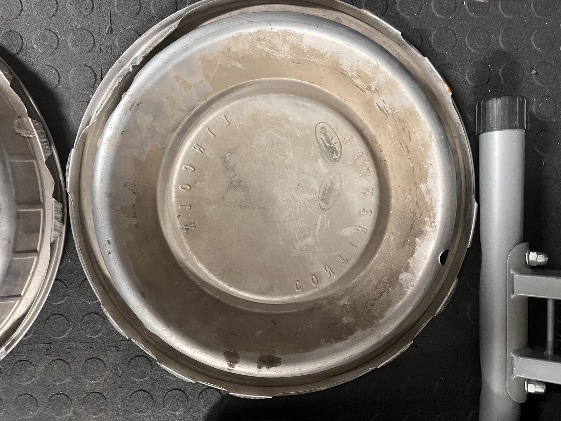 1962/63 Lincoln Continental Hubcaps