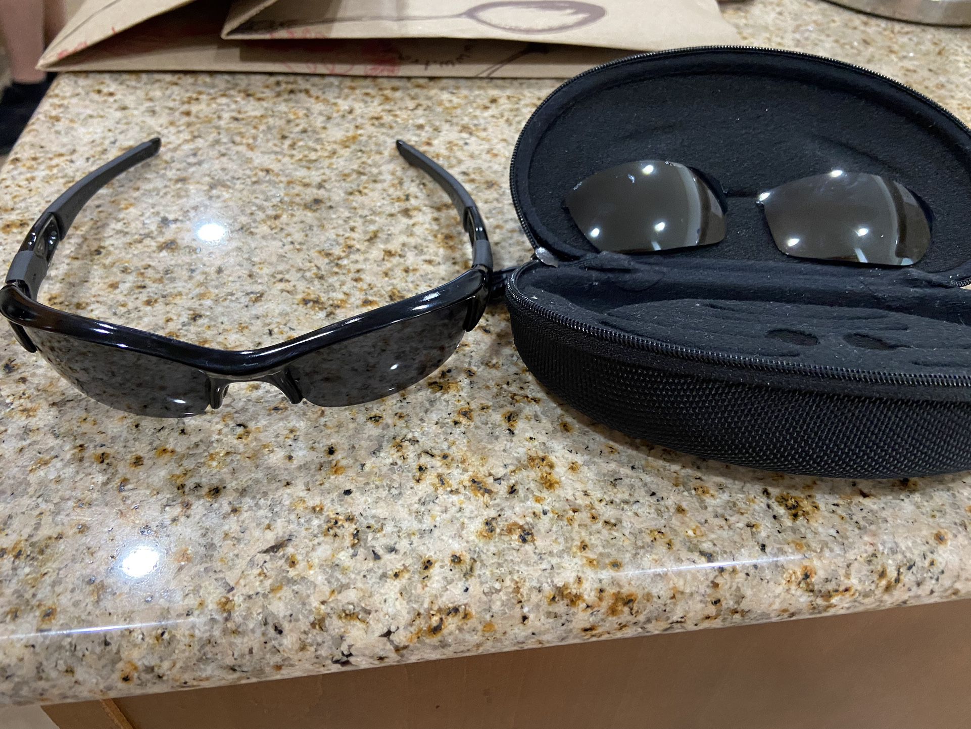 Flak Jacket Oakley sunglasses with extra aftermarket Polaroid lenses in case like new condition new cost over $130 tropicana town Center area $70